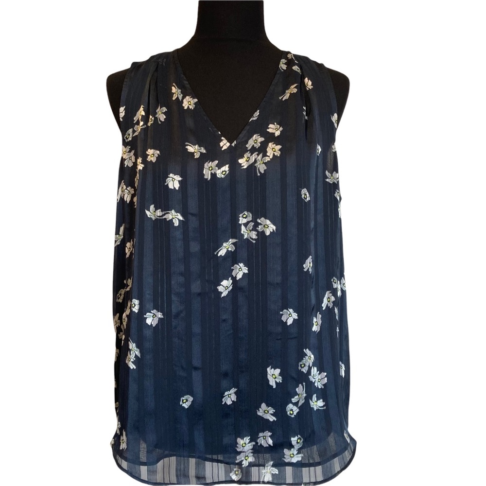 BANANA REPUBLIC SLEEVELESS V-NECK BLOUSE IN NAVY BLUE WITH WHITE FLOWERS SZ M